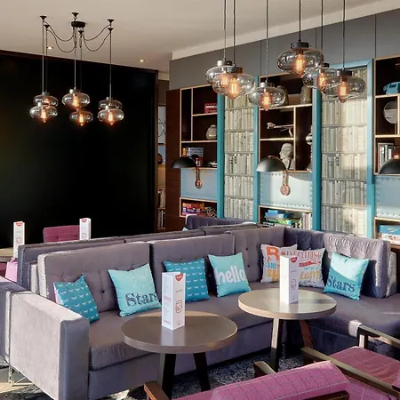 Premier Inn Hamburg City Centre-2