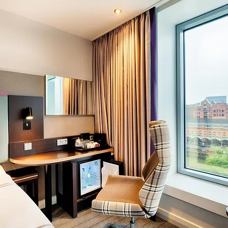 Premier Inn Hamburg City Centre-3